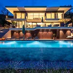 Aura Villa *