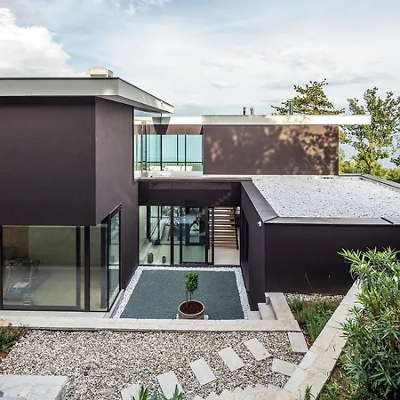 Aura Villa *